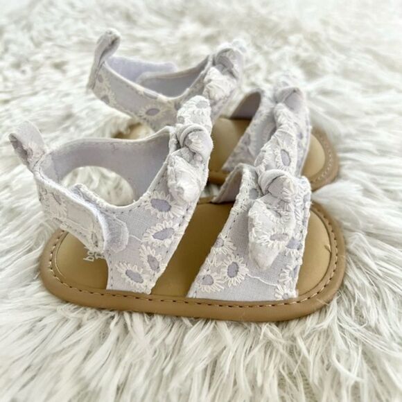 OshKosh B'gosh White Eyelet Lace Knot Baby Girl Sandals Size 1‎ (0-3 months) - Picture 3 of 11